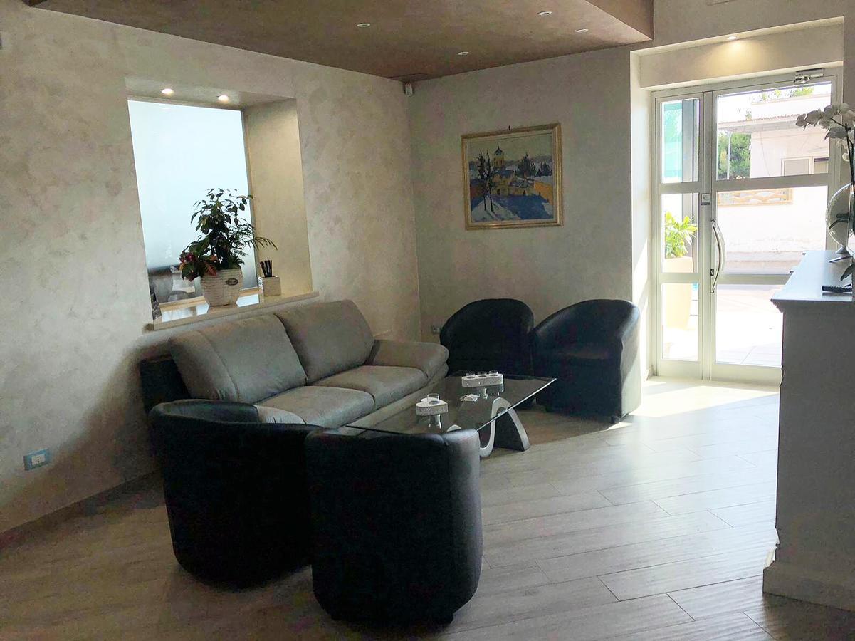 Hotel Il Veliero Торре-Сан-Джованни-Удженто Экстерьер фото