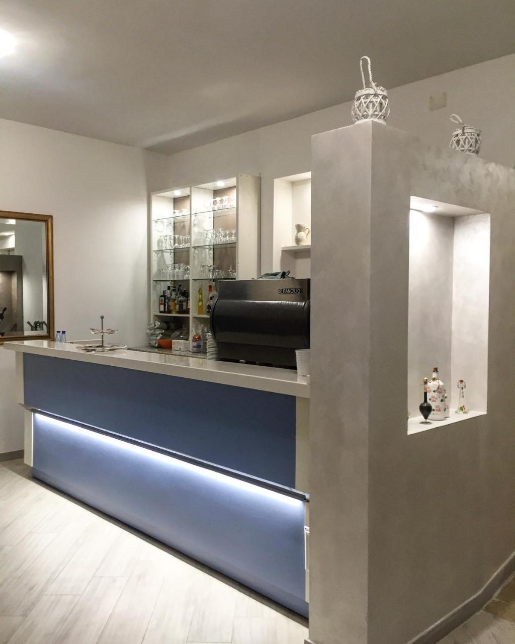 Hotel Il Veliero Торре-Сан-Джованни-Удженто Экстерьер фото